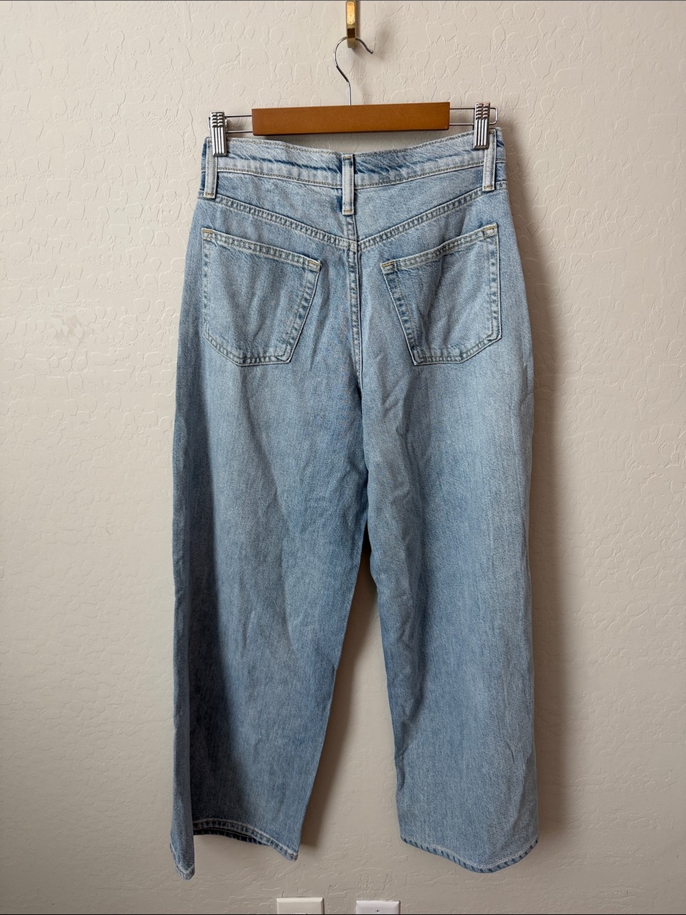 NWT Gap Baggy Mid Rise Ultra Soft Light Indigo 2R - Picture 5 of 7